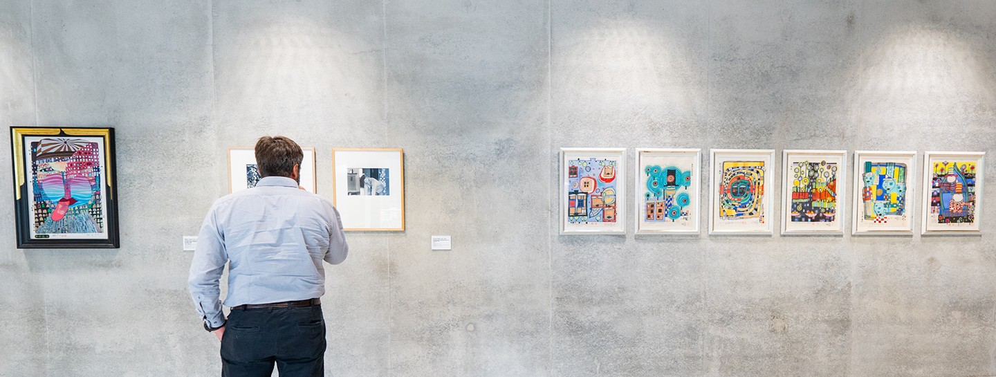 Ausstellungsansicht, Friedensreich Hundertwasser zum 95. Geburtstag im Atrium des Museum Würth 2. Foto: Würth Archiv 
